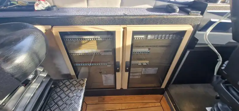 Kapal penyelamat untuk dijual