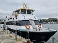 Kapal penumpang dijual
