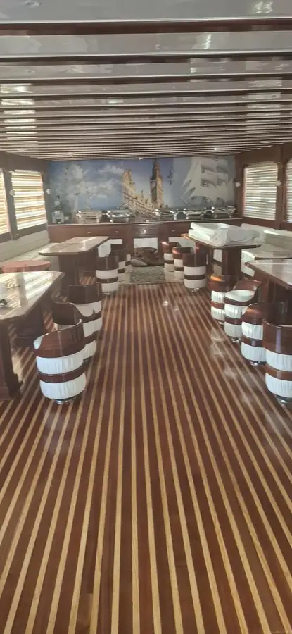 Kapal pesiar untuk dijual