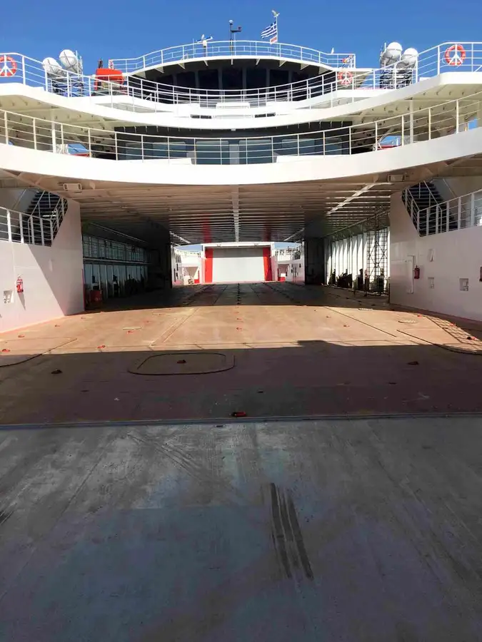 Kapal feri untuk dijual