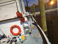 Kapal pasokan dijual