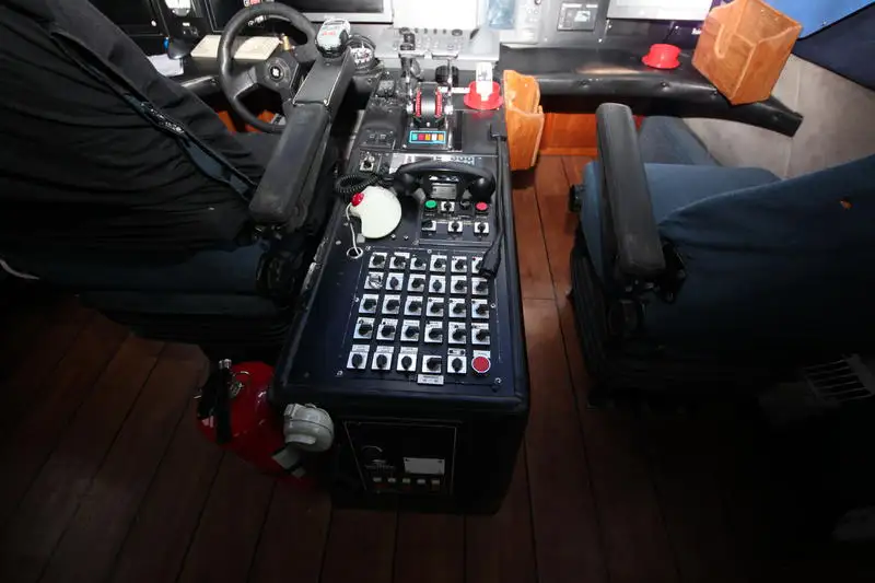 Kapal patroli untuk dijual