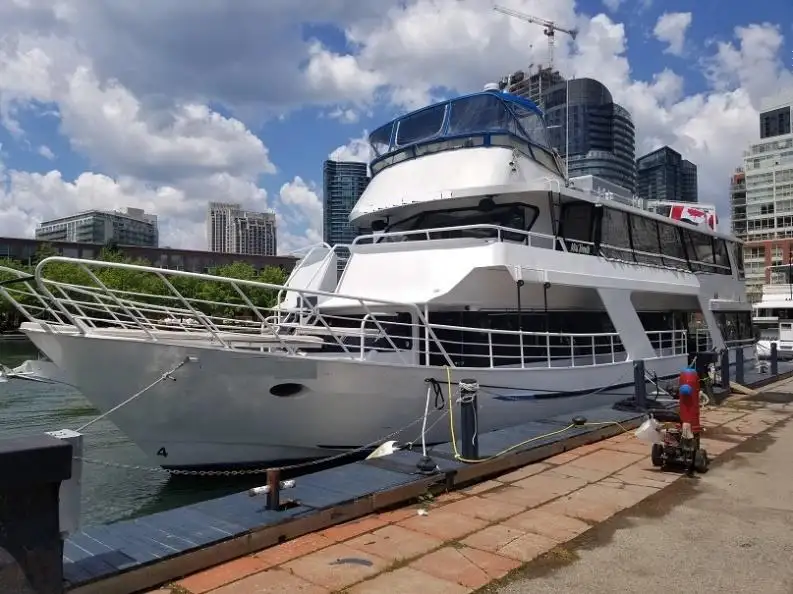 Kapal penumpang untuk dijual