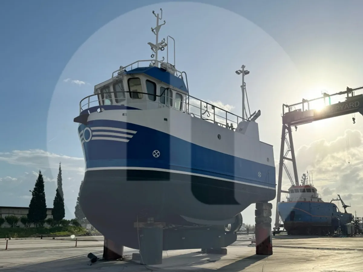 Kapal pengangkut ikan hidup untuk dijual