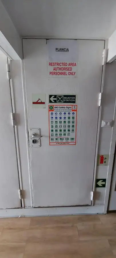 Kapal kru untuk dijual