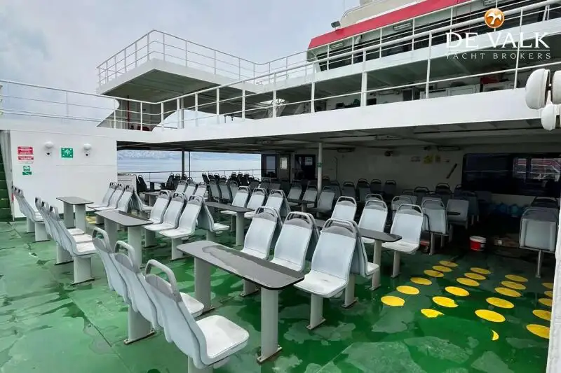 Kapal feri untuk dijual