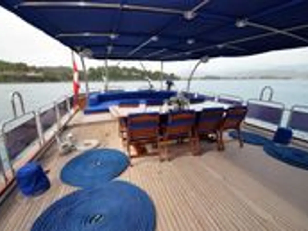 Yacht untuk dijual