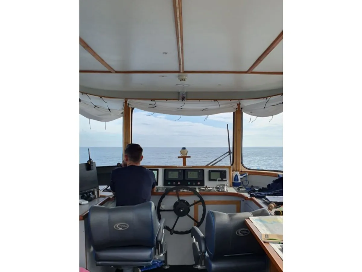 Kapal survei untuk dijual
