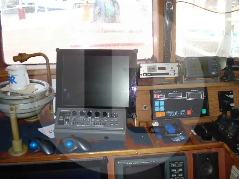 Kapal pengangkut ikan hidup untuk dijual