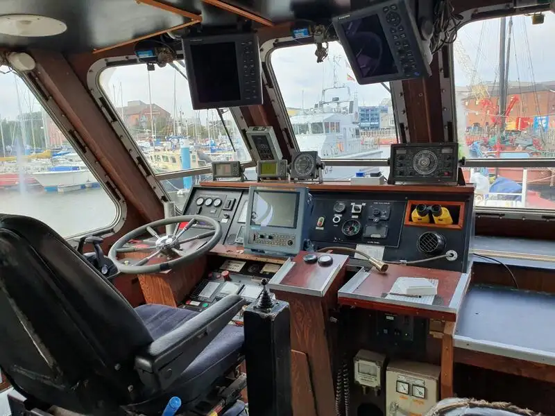 Kapal patroli untuk dijual