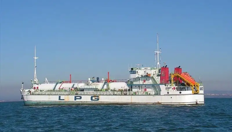 Kapal pengangkut LNG untuk dijual