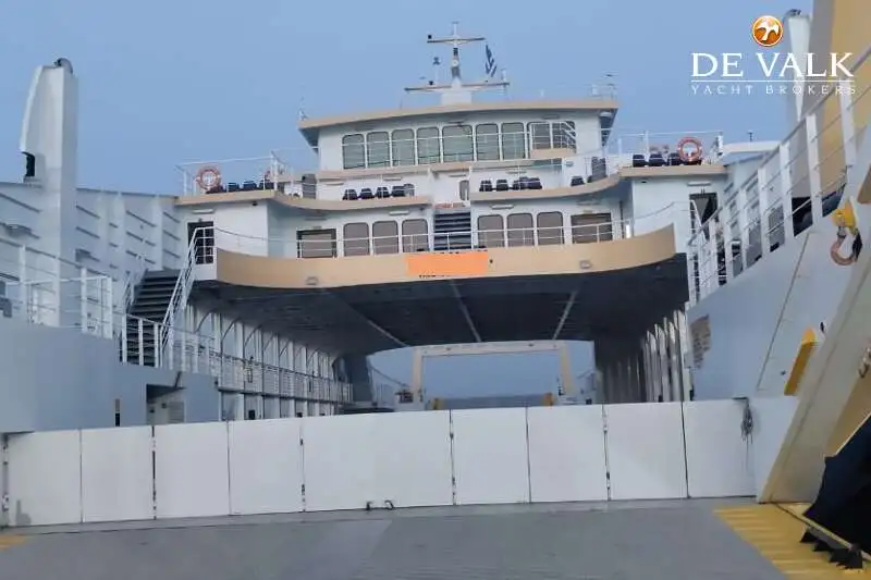 Kapal feri untuk dijual
