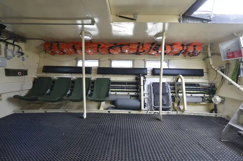 Kapal angkatan laut / militer untuk dijual