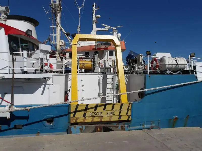 Kapal penelitian untuk dijual