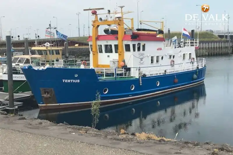 Hotel terapung untuk dijual