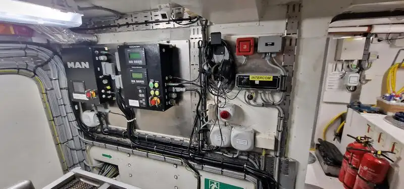 Kapal penyelamat untuk dijual