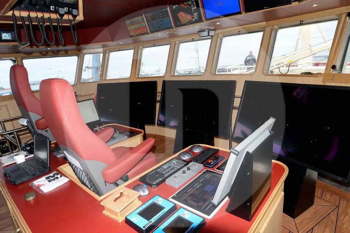 Kapal pengangkut ikan hidup untuk dijual