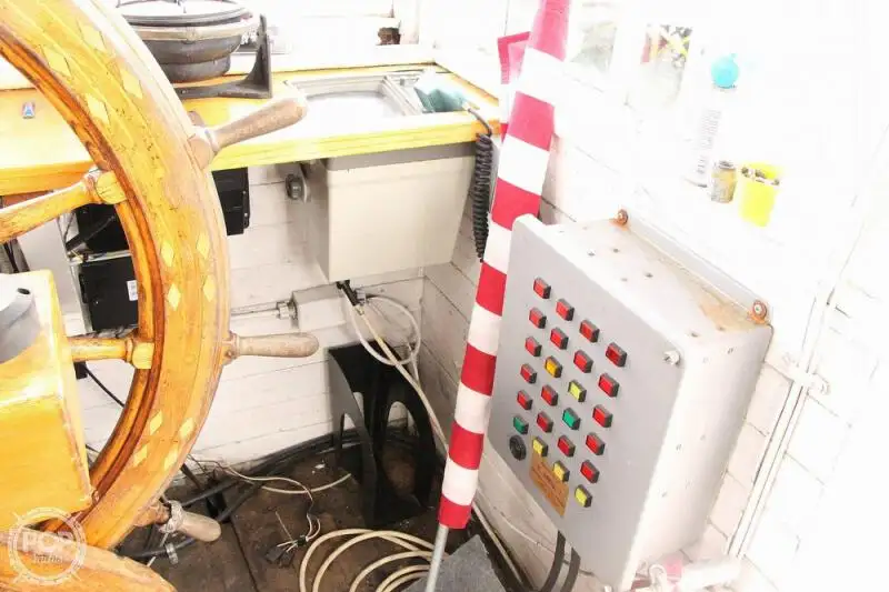 Kapal feri untuk dijual