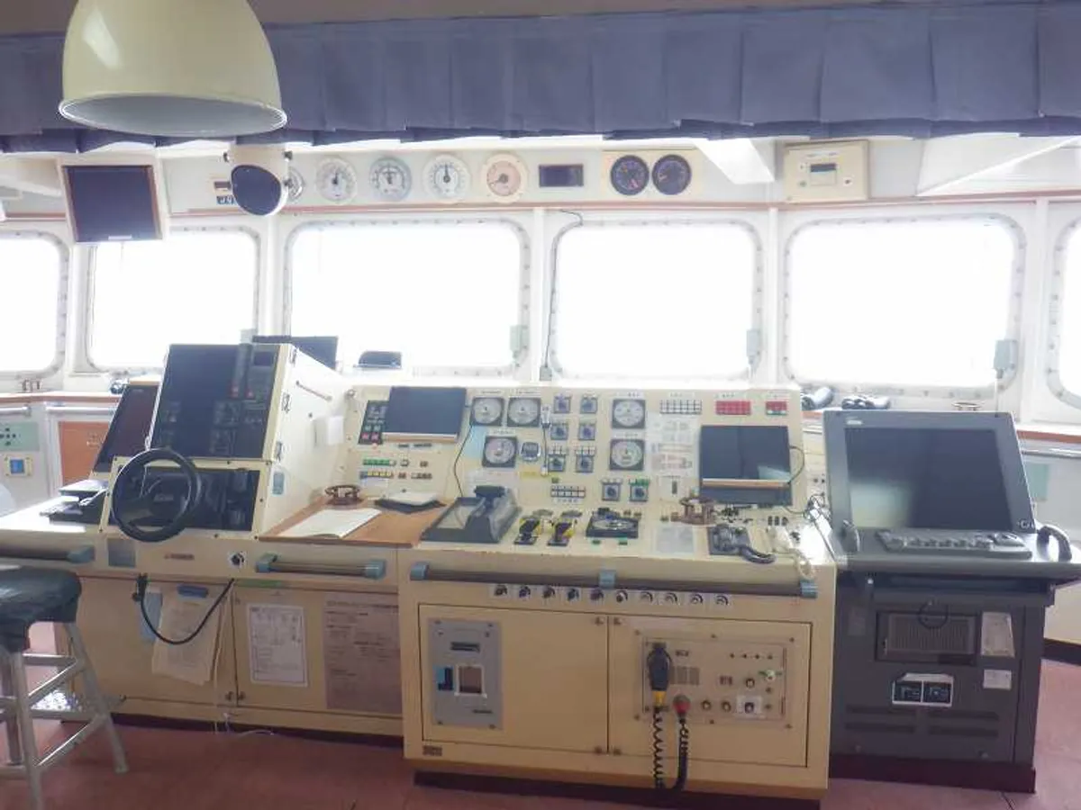 Kapal penelitian untuk dijual