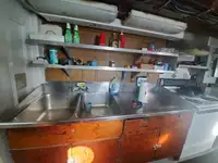 Kapal pendarat, tank untuk dijual
