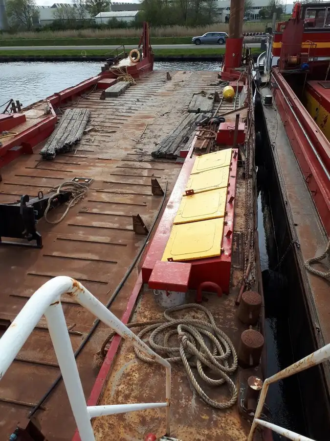 Kapal keruk untuk dijual