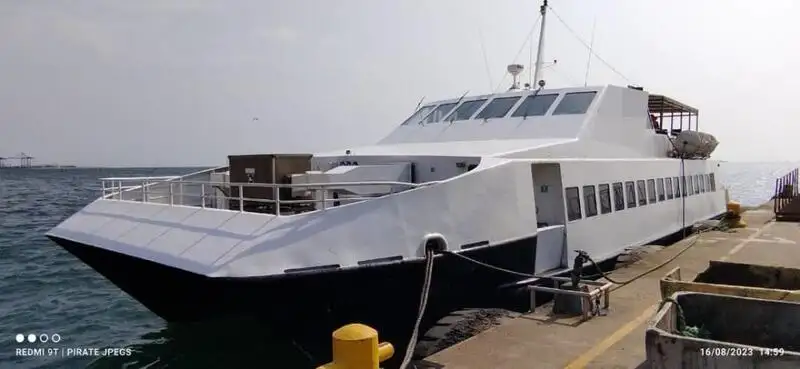 Kapal feri untuk dijual