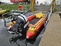 Kapal penyelamat dijual