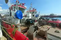 Kapal penarik dijual