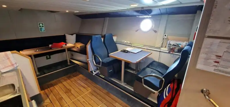 Kapal penyelamat untuk dijual