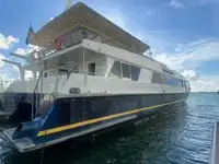 Katamaran untuk dijual