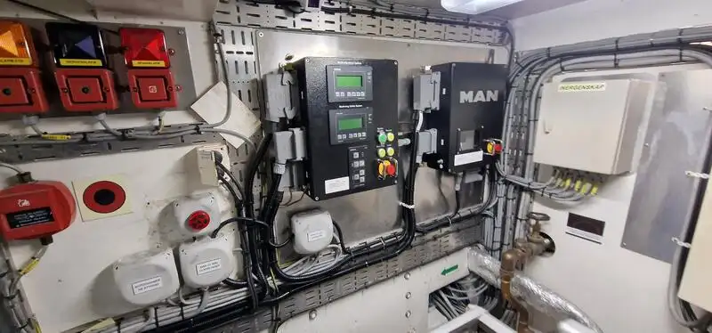 Kapal penyelamat untuk dijual