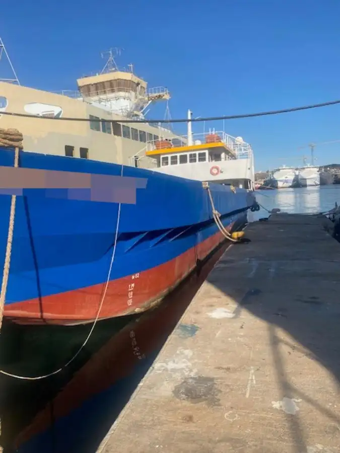 Kapal feri untuk dijual