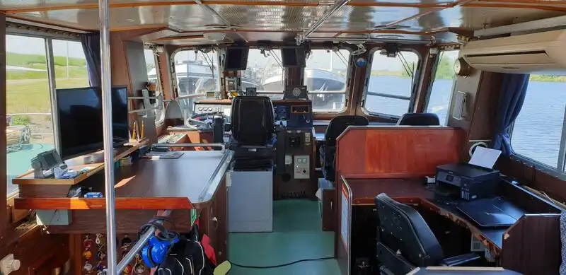 Kapal patroli untuk dijual