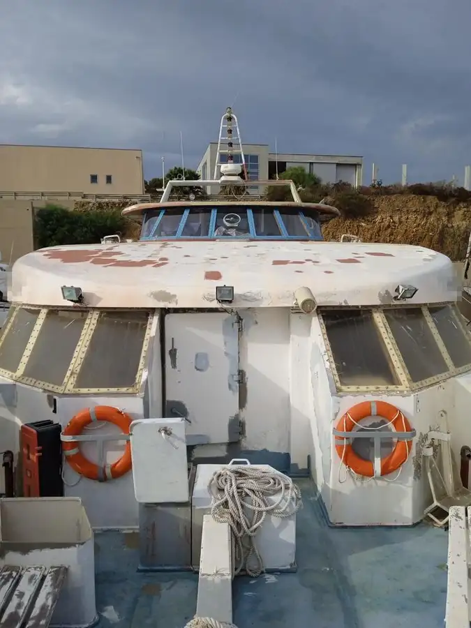 Kapal feri untuk dijual