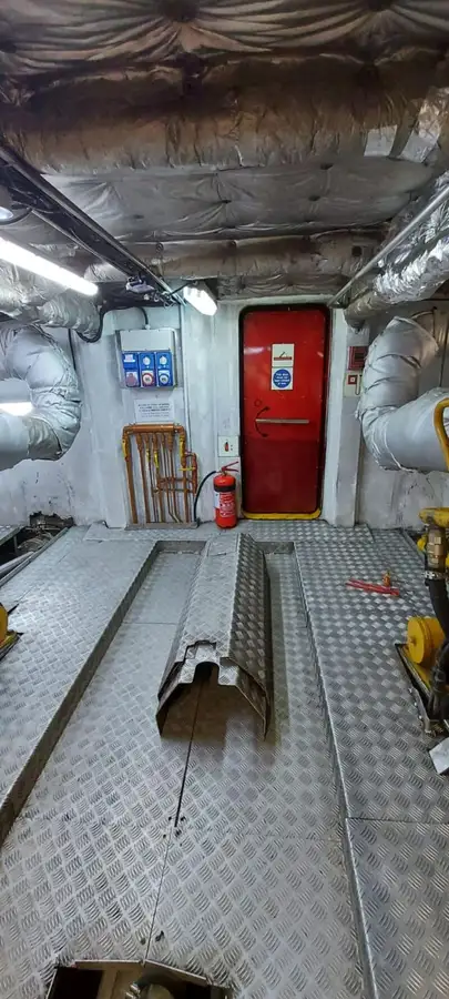 Kapal kru untuk dijual