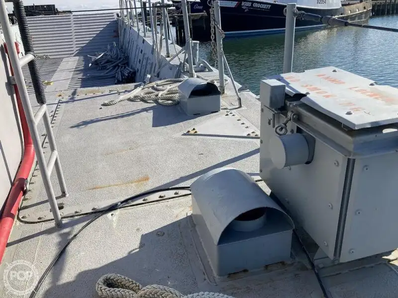 Kapal pendarat, tank untuk dijual
