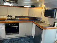 Kapal penelitian untuk dijual