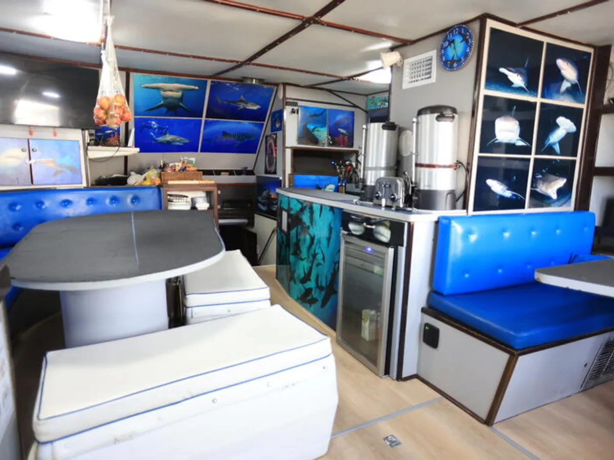 Kapal penelitian untuk dijual