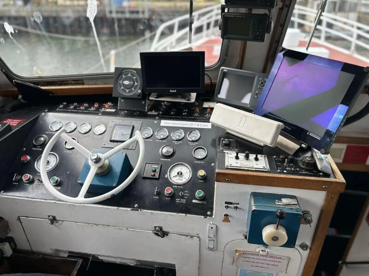 Kapal penumpang untuk dijual
