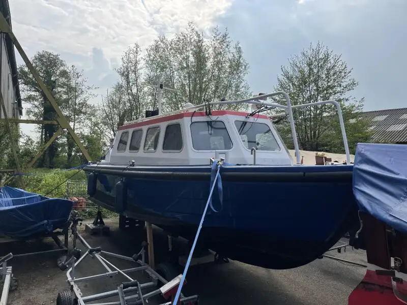 Kapal patroli untuk dijual