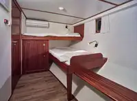 Hotel terapung untuk dijual