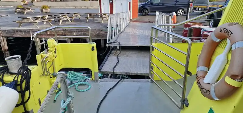 Kapal penyelamat untuk dijual