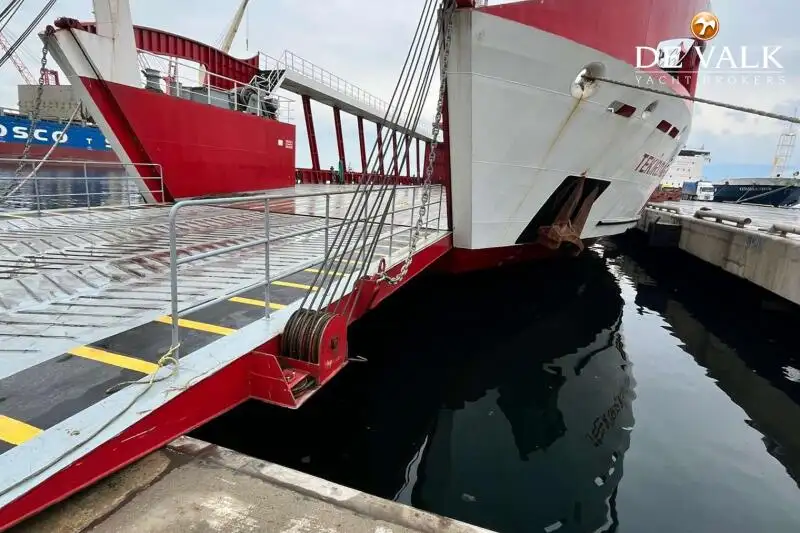 Kapal feri untuk dijual