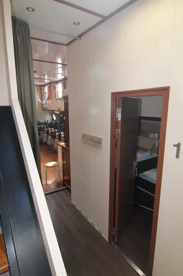 Tongkang untuk dijual