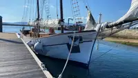 Kapal feri untuk dijual
