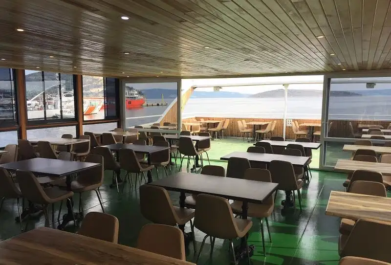 Kapal restoran untuk dijual