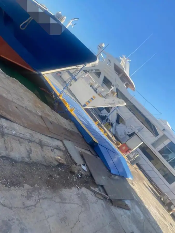 Kapal feri untuk dijual