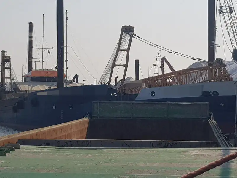 Tongkang untuk dijual