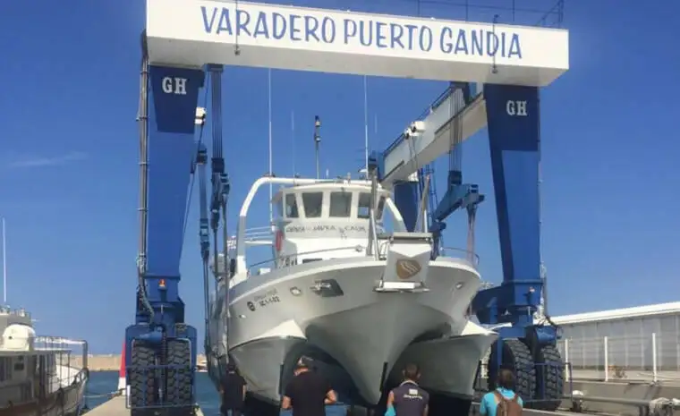 Kapal feri untuk dijual