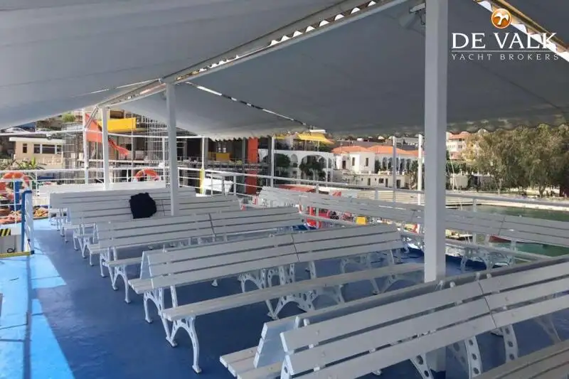 Kapal feri untuk dijual